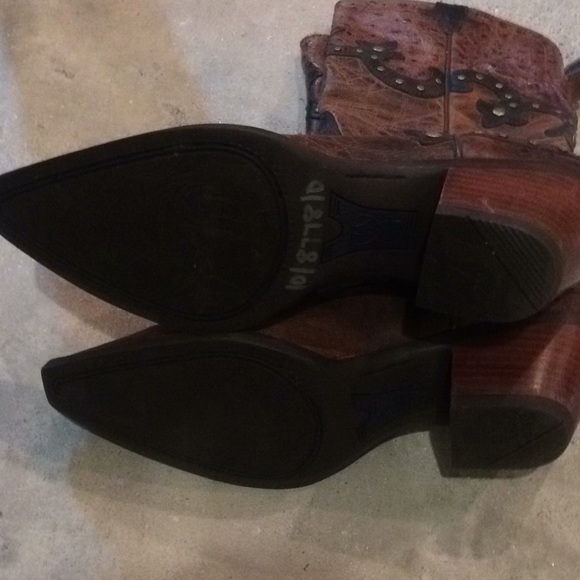 Ariat pair of cowgirl boots!! - Picture 7 of 7